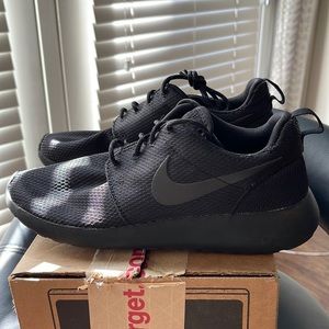 Womens nike Roshe Run shoes